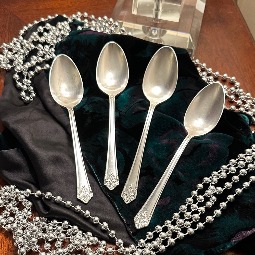 Set of 4 Elegant 1847 Roger Bros  Vintage Silver-plated Soup Spoons